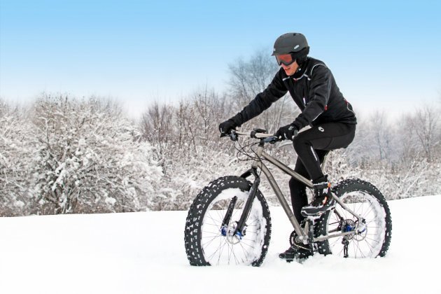Как кататься на велосипеде зимой и не падать: секреты увеличения сцепления колес с зимней дорогой