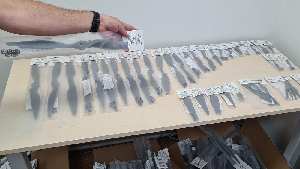 APC-LP18012E_02-original