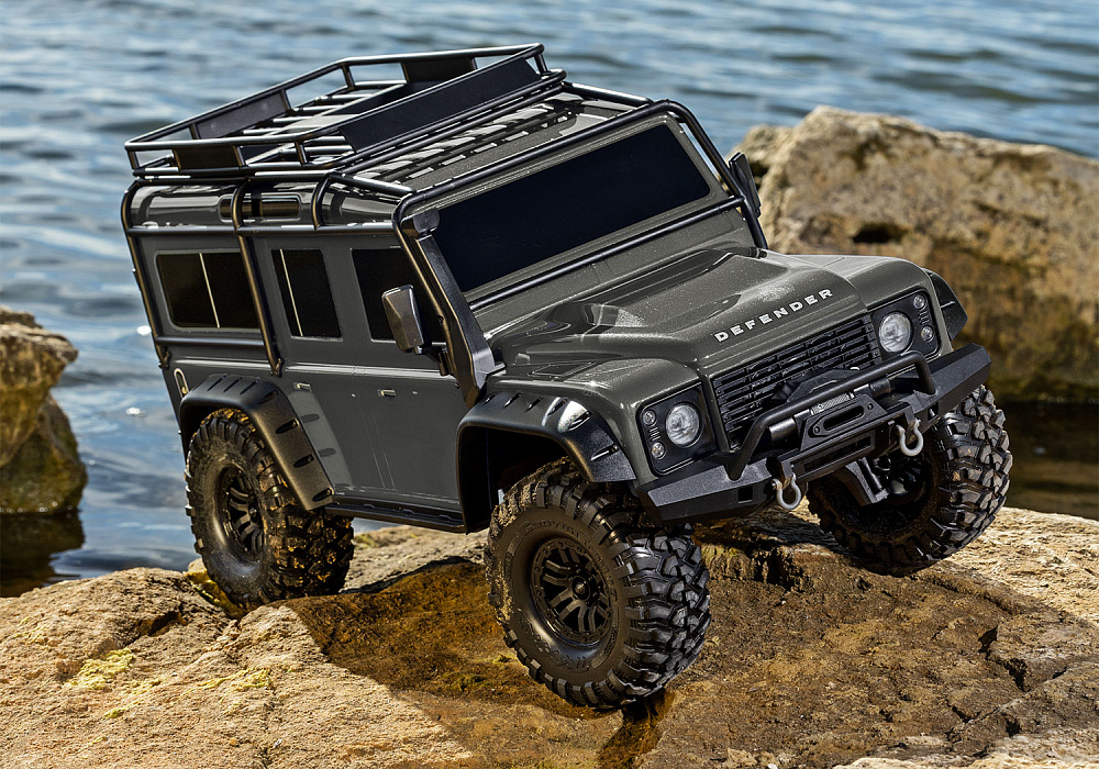 82256-4-trx-4-defender-action-slvr-2017