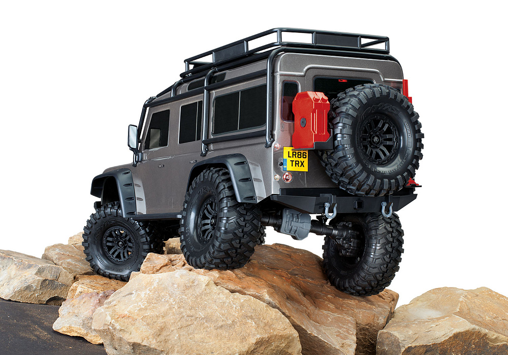 82256-4-defender-3qtr-rear-rocks-slvr_1