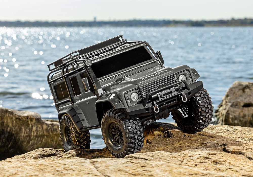 82256-4-trx-4-defender-action-slvr-2014