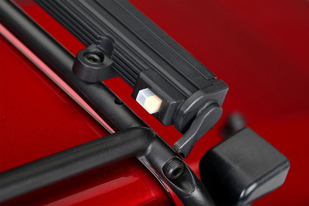 8025-Light-Bar-Detail-9345