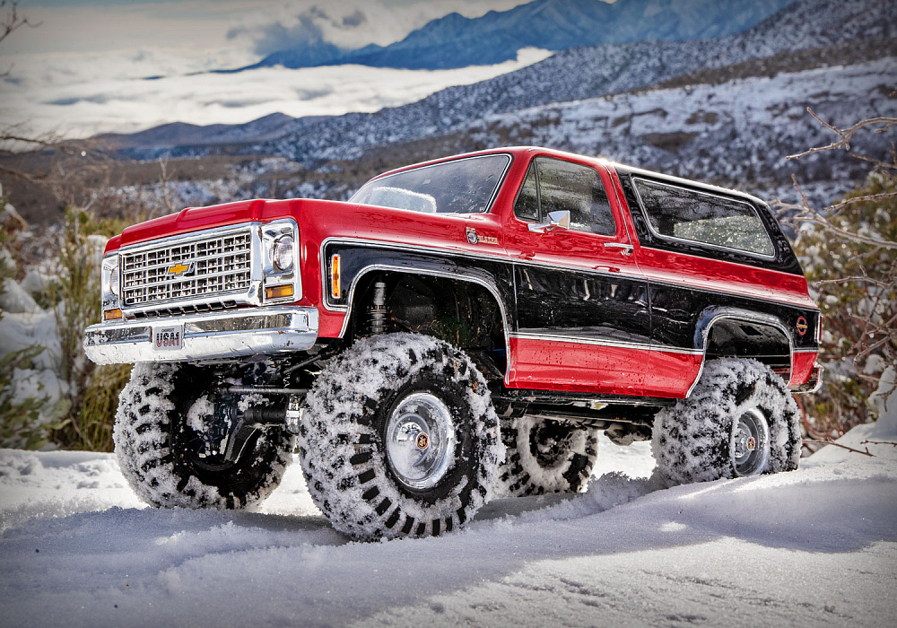 blazer-action-09-red-snow