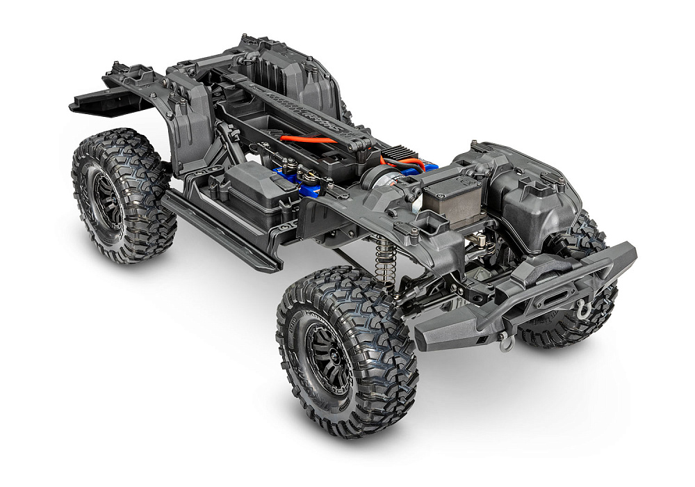 82256-4-TRX-4-Defender-Clipless-3qtr-Chassis