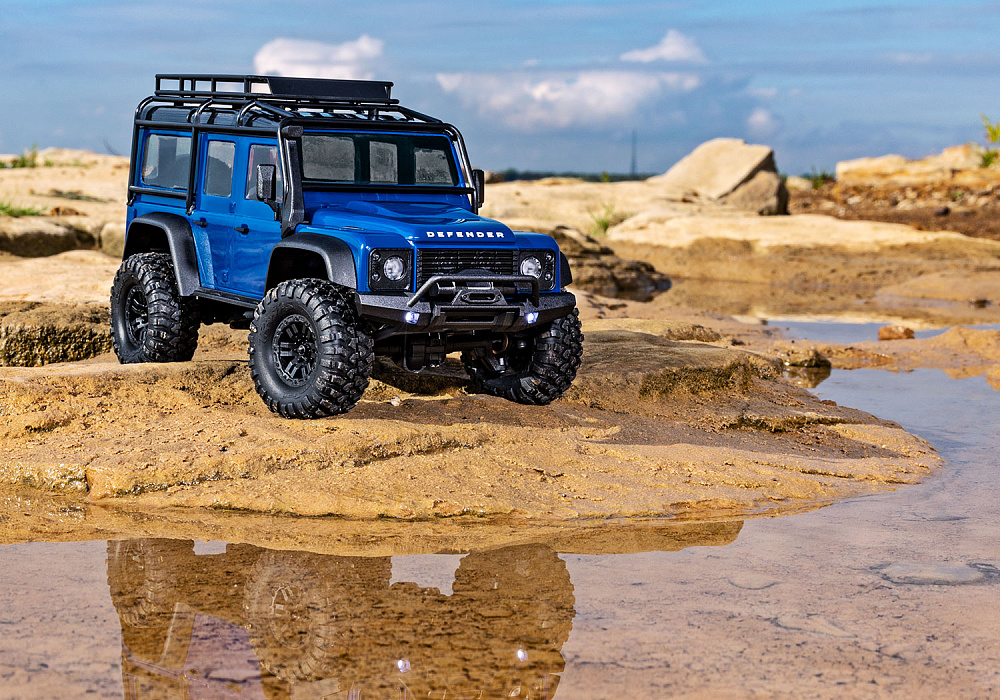 97054-1-BLK-TRAXXAS-DEFENDER (2)