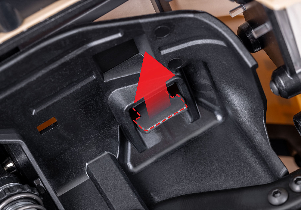 82256-4-Defender-DETAILS-Clipless-Closeup