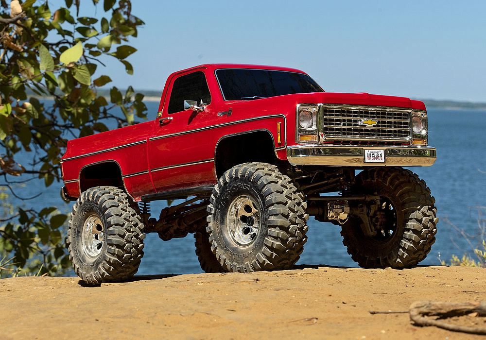 92056-4-trx4-k10-pickup-action-red-3qtr-ltor-4300