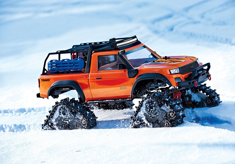 8877-Deep-Terrain-Treads-Action-SNOW-R-3Qtr-5912-rich-effects